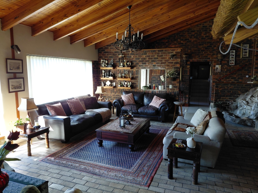 5 Bedroom Property for Sale in Heuwelkruin Eastern Cape